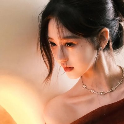 云雾笼罩的山峰